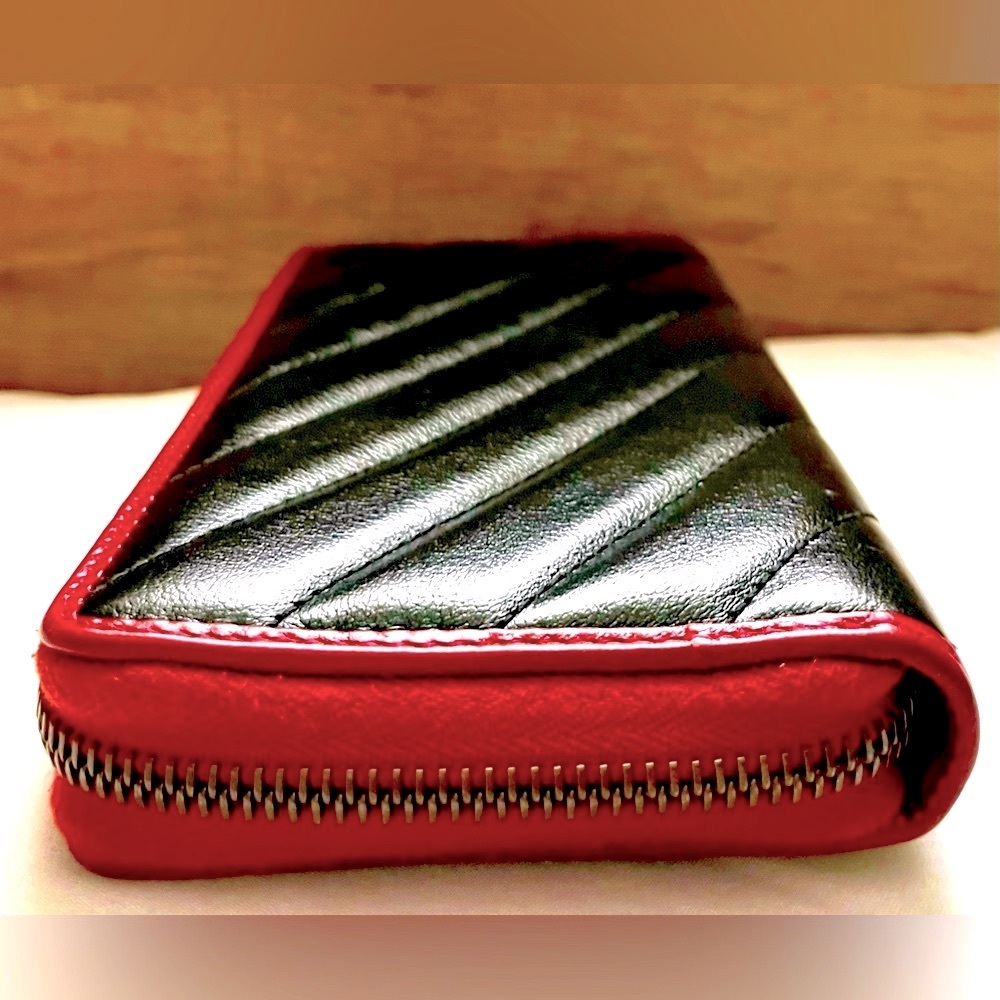 Gucci Authentic Marmot Diagonal Quilted. Leather Zip Around Wallet EC - Picture 7 of 11
